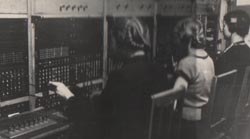 Телефонистки городской телефонной станции за оборудованием станции. 1958г.