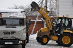Работы по очистке города от снега продолжаются