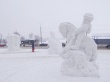 Снежные скульптуры в центре города