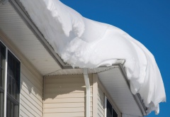 Снег на крыше может быть опасен