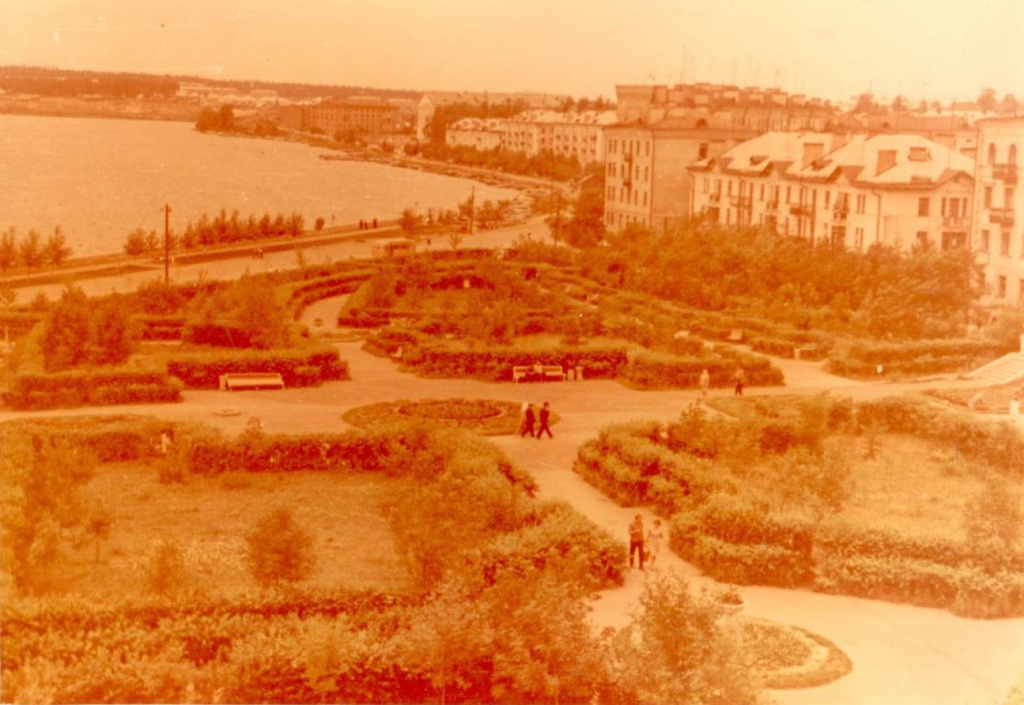 1.Панорама городского сквера. Конец 60-х.jpg
