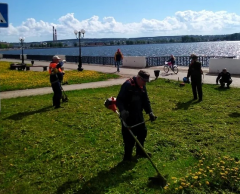 В Воткинске продолжается генеральная уборка и работы по благоустройству города