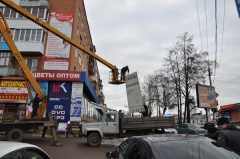 Незаконную рекламу убирают с улиц
