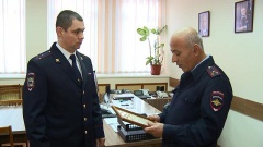 Воткинский полицейский вытащил из огня мужчину
