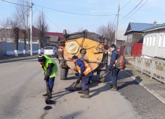 Весенние работы на улицах города