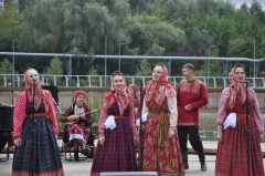 Летний творческий сезон в парке "Времена года" закрылся сегодня выступлением Удмуртского государственного театра фольклорной песни и танца «Айкай»