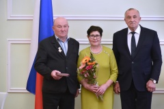 Претендентов на награду «Родительская слава» ждут в Администрации города