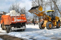 Вывоз снега с городских улиц продолжается