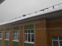 Учреждения социальной сферы продолжают борьбу со снегом