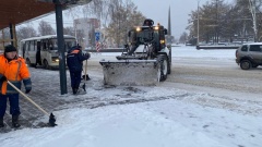 Коммунальные службы устраняют последствия ливневого снегопада