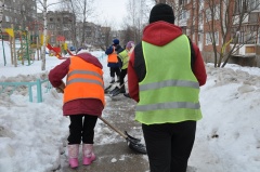 Продолжаются работы по очистке ливневых канав