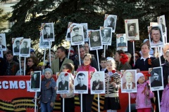 Участникам «Бессмертного полка» помогут оформить фотографии