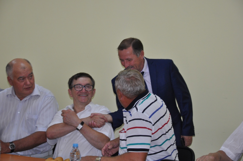 Приём руководителей-ветеранов.JPG
