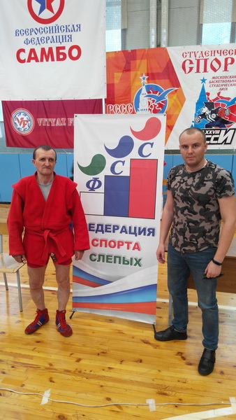 (Слева направа) Владимир Карпеев и его тренер А. Бобров.jpg